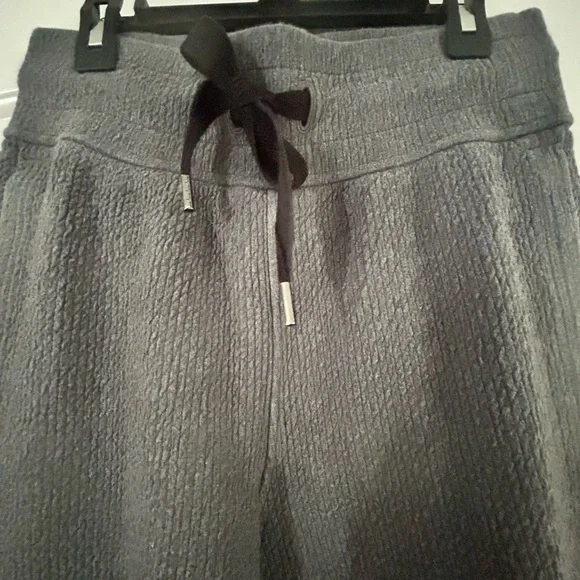 Lululemon Retreat Yourself Cropped Heathered Grey Pants Size 4 - Picture 6 of 9